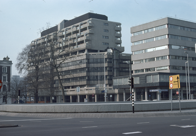 803012 Gezicht op het kantoorgebouw Overborch (Godebaldkwartier) van het kantoor- en winkelcentrum Hoog Catharijne te ...